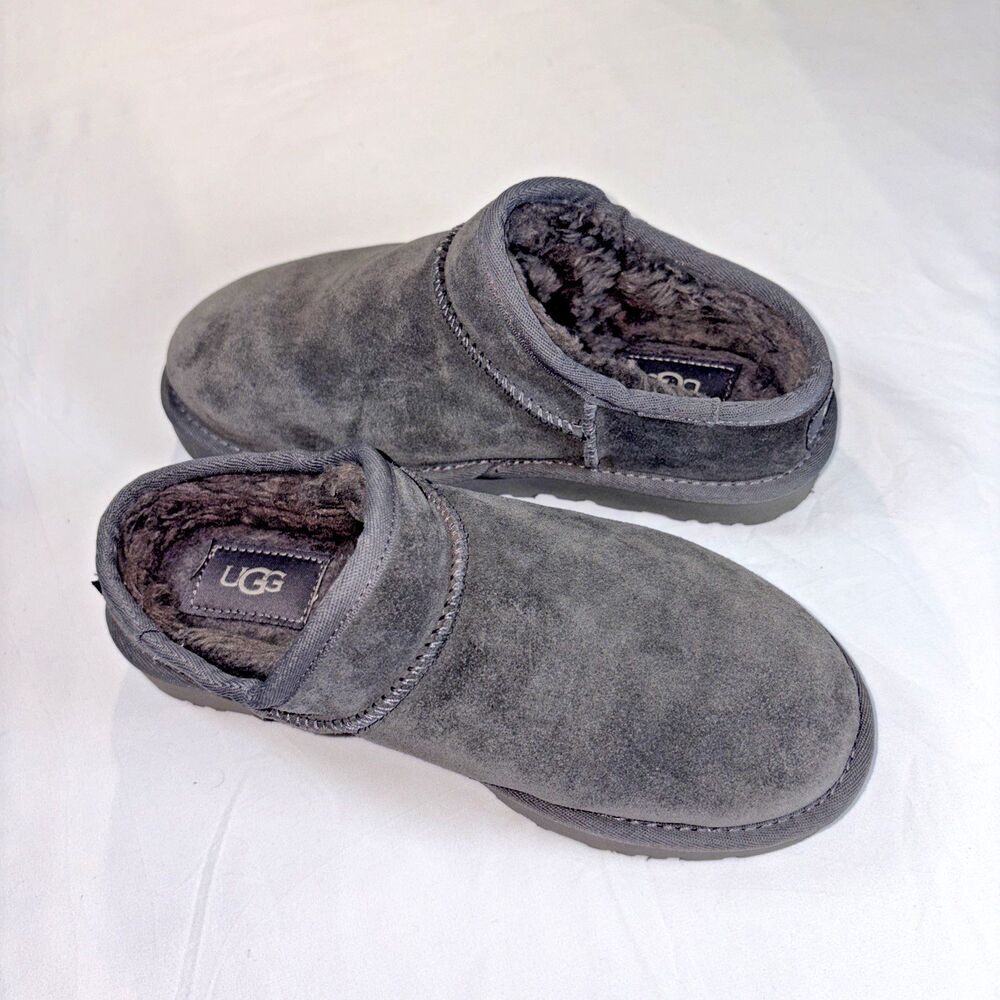 UGG Womens Gray Suede Shearling Lined Slip On Slippers Size 6
